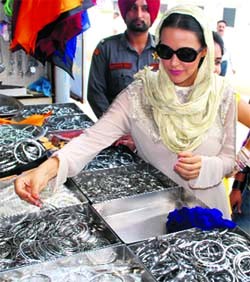 a-shopper-in-an-old-amritsar-bazaar